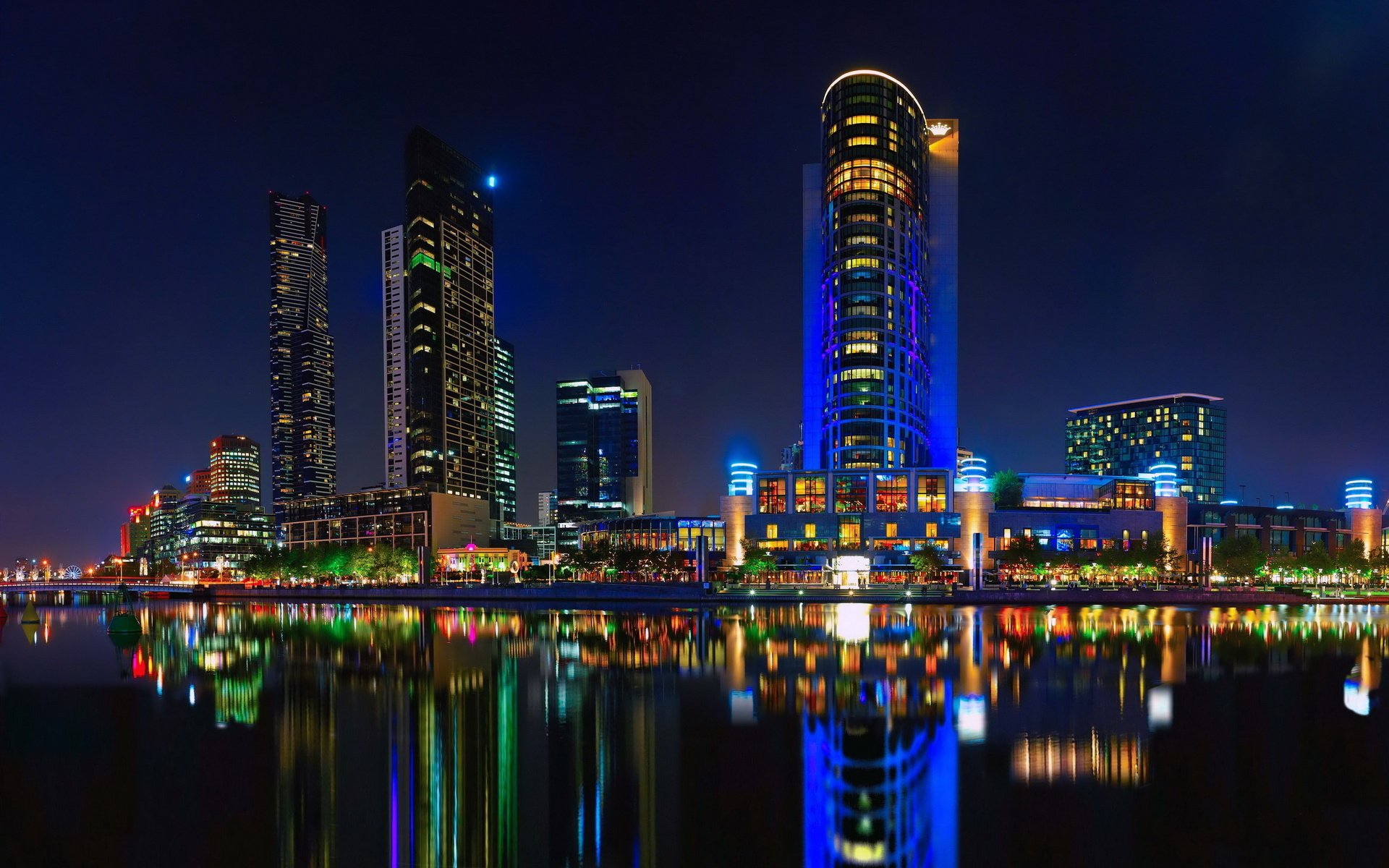 luces multicolores gran ciudad resplandor sobre el agua agua río rascacielos luz reflexión cielo noche ciudades luces de la ciudad