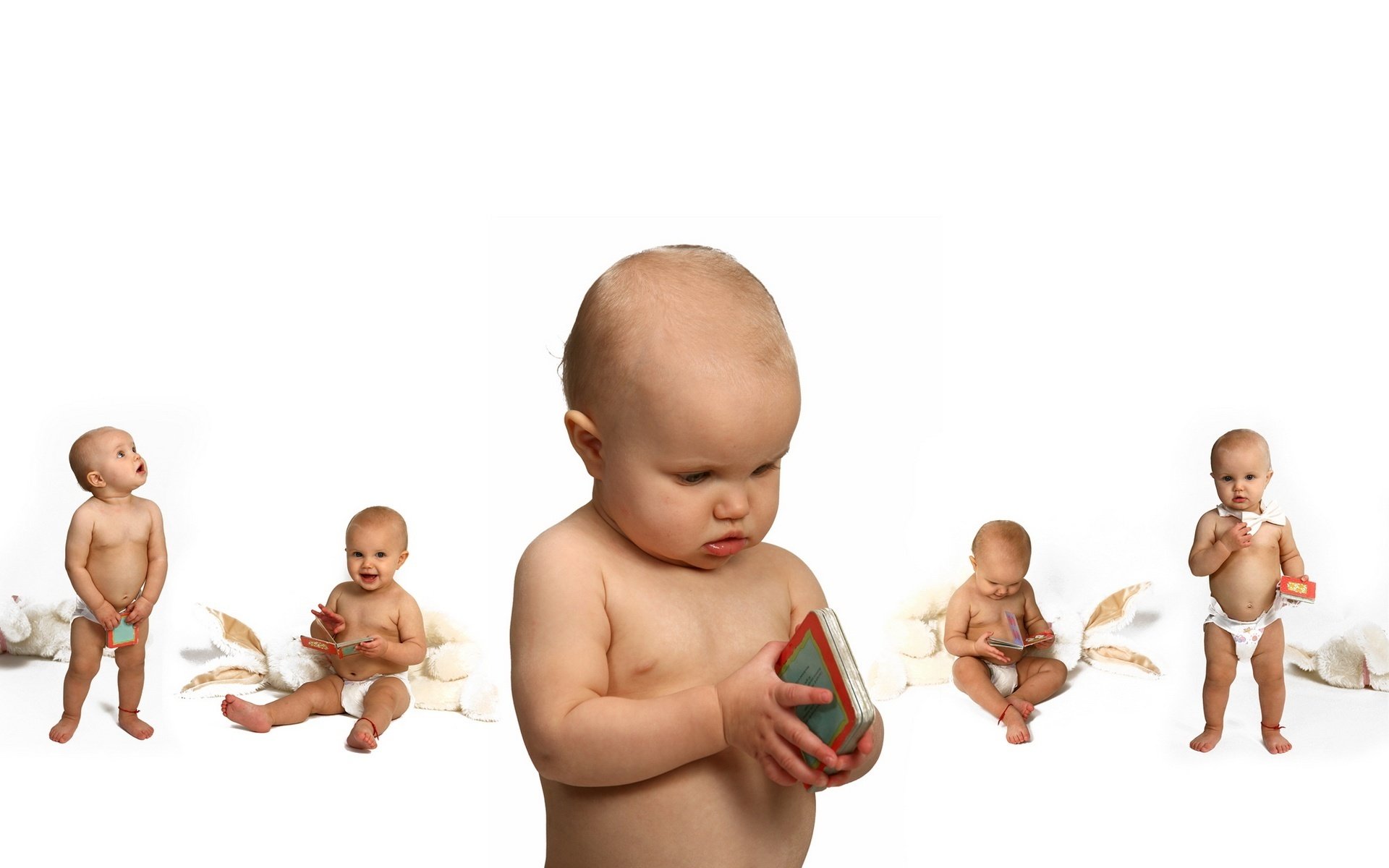 jugando con las cartas apasionado niños pequeños