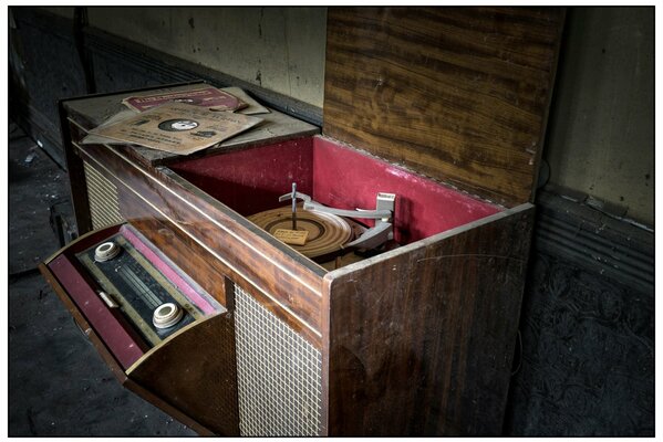 Instrumento musical retro con discos