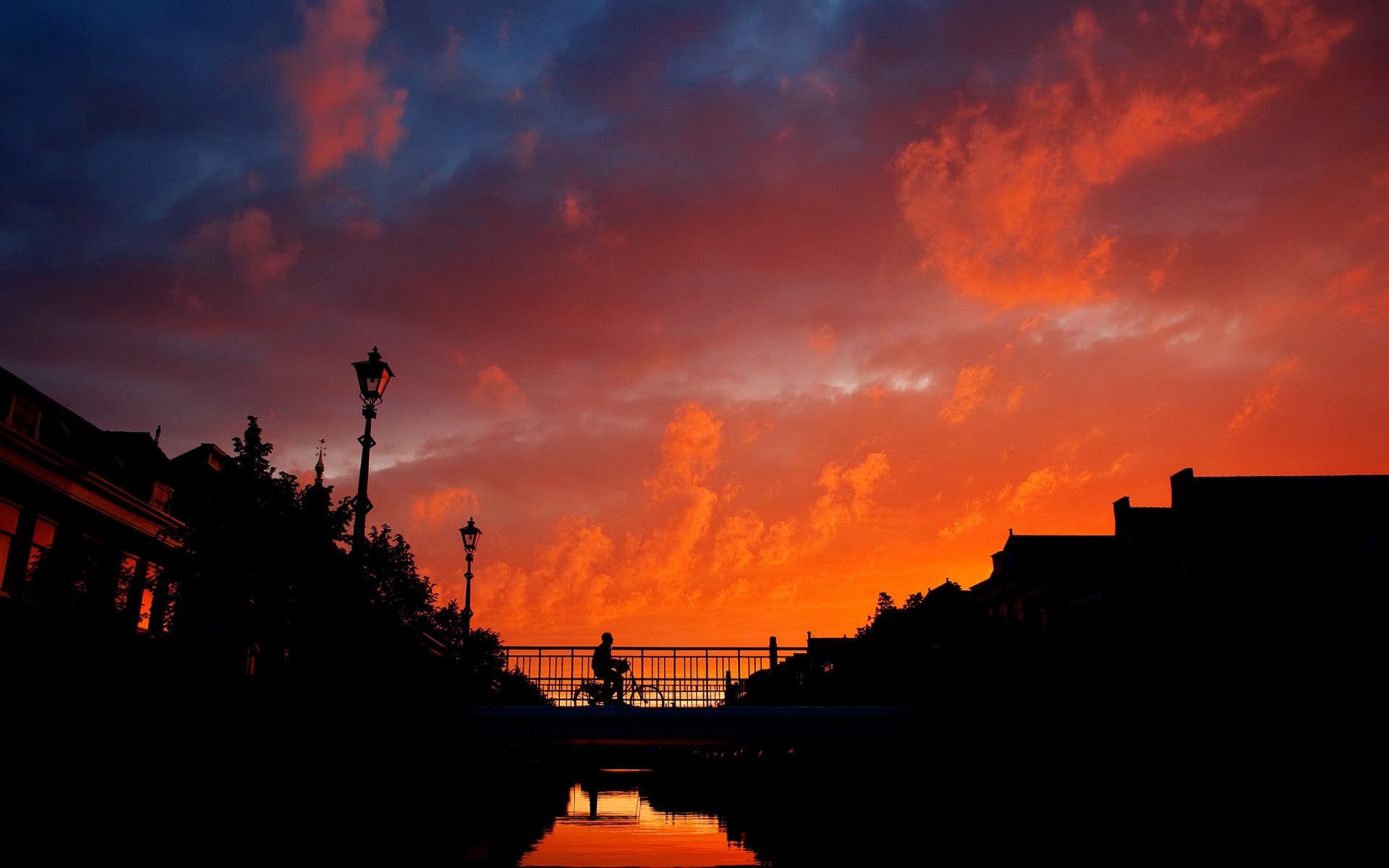 puesta de sol puente ciclista