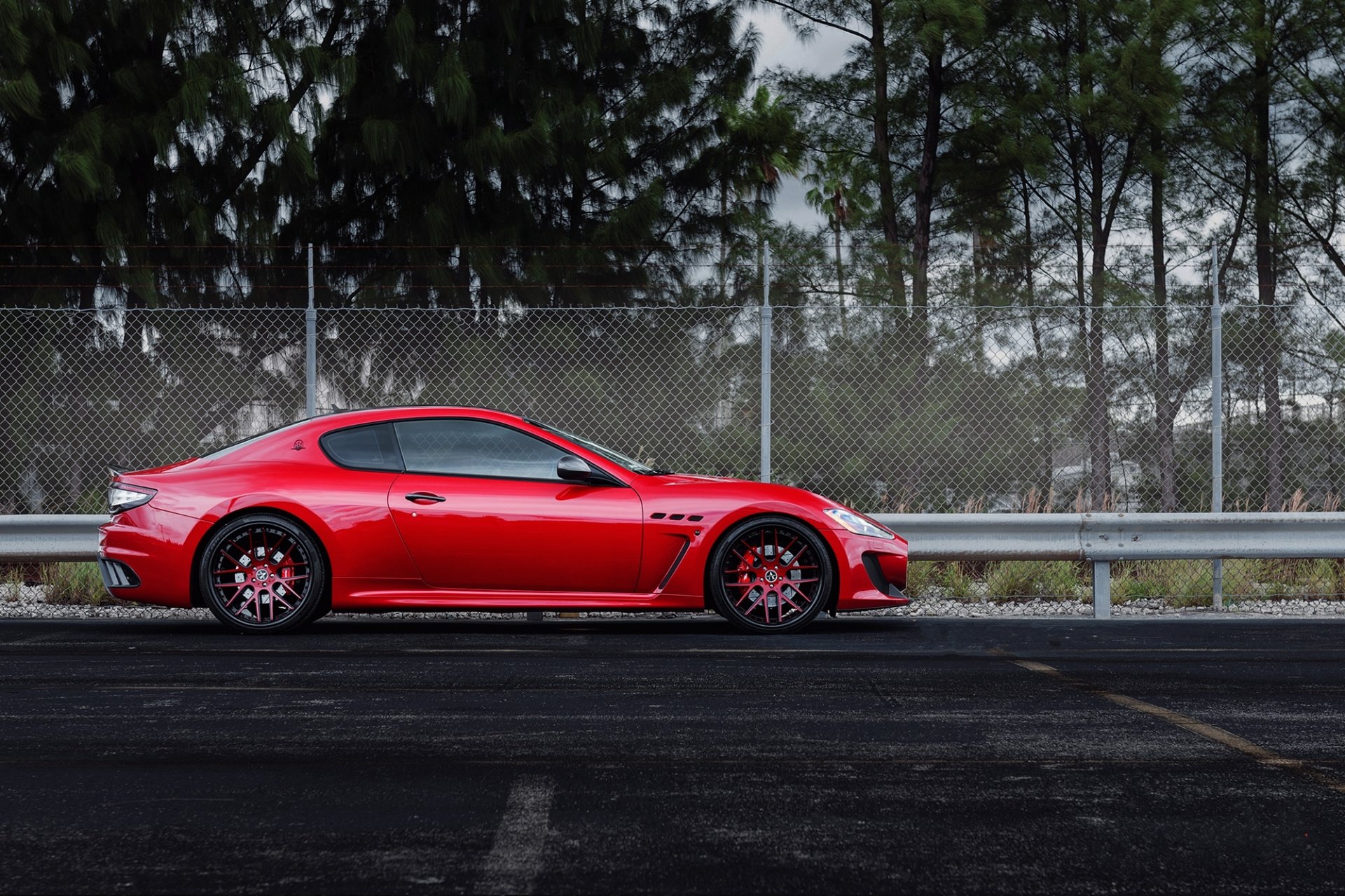 maserati granturismo mc stradale rojos ruedas árboles maserati granturismo rojo perfil llantas esgrima