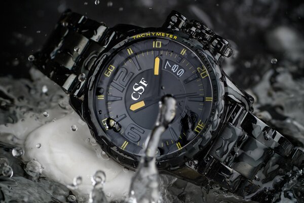 A prueba de golpes, el reloj impermeable siempre mostrará la hora exacta