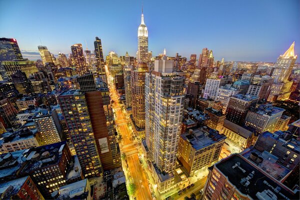 Fotos de los rascacielos de nueva York por la noche desde las alturas