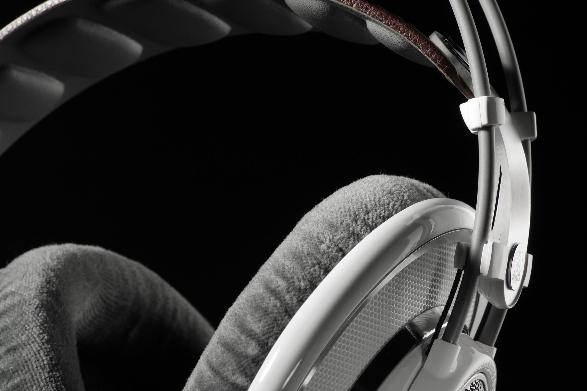 auriculares blancos akg