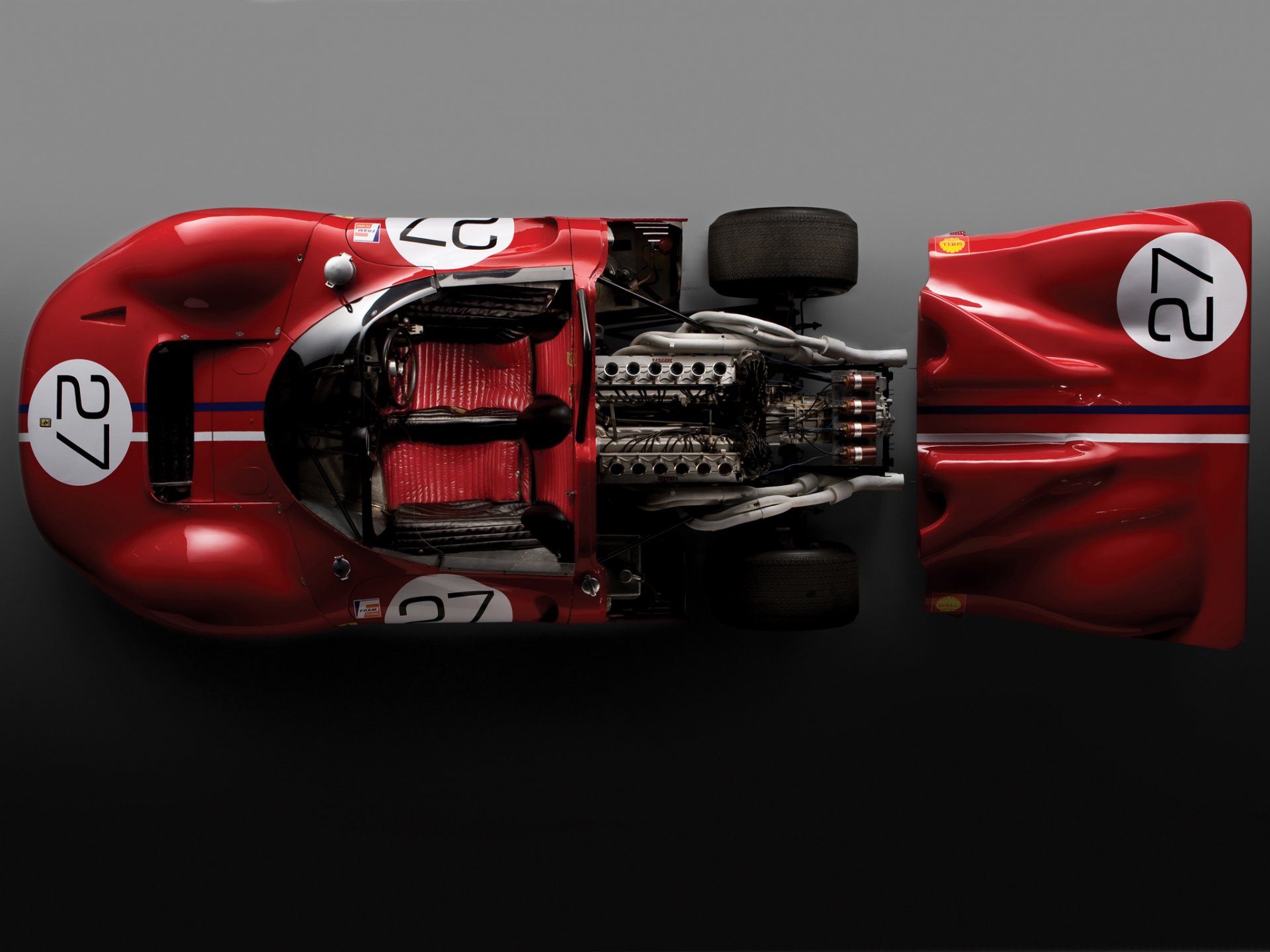 coche de carreras clásico ferrari can-am spider 1967 vista superior compartimiento del motor