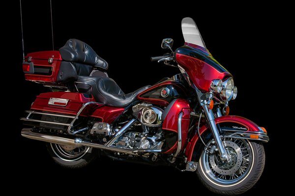 Moto harley-davidson rojo y negro