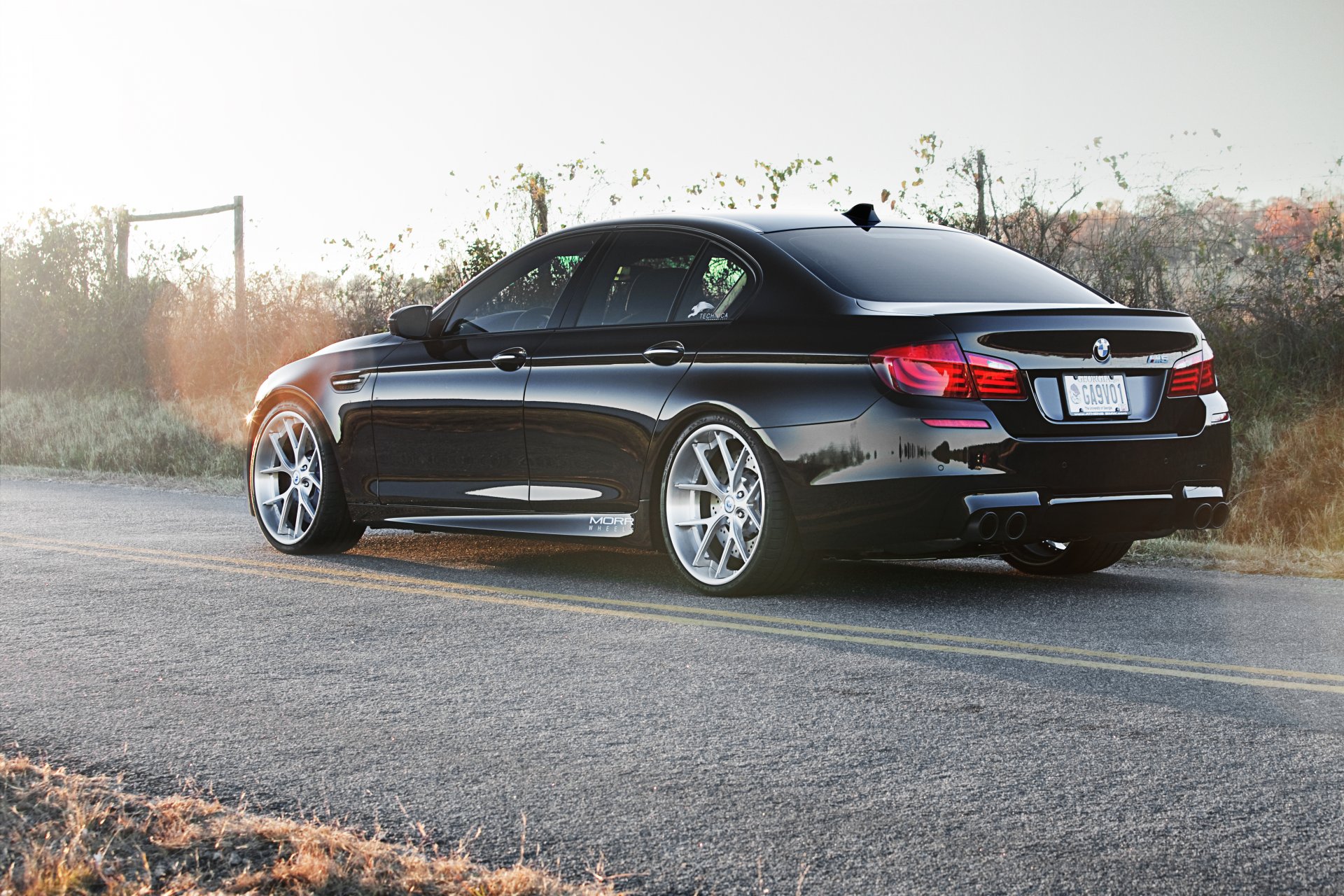 bmw m5 f10 negro bmw vista trasera carretera marcado