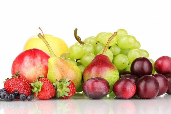 Frutas y bayas deliciosas y jugosas