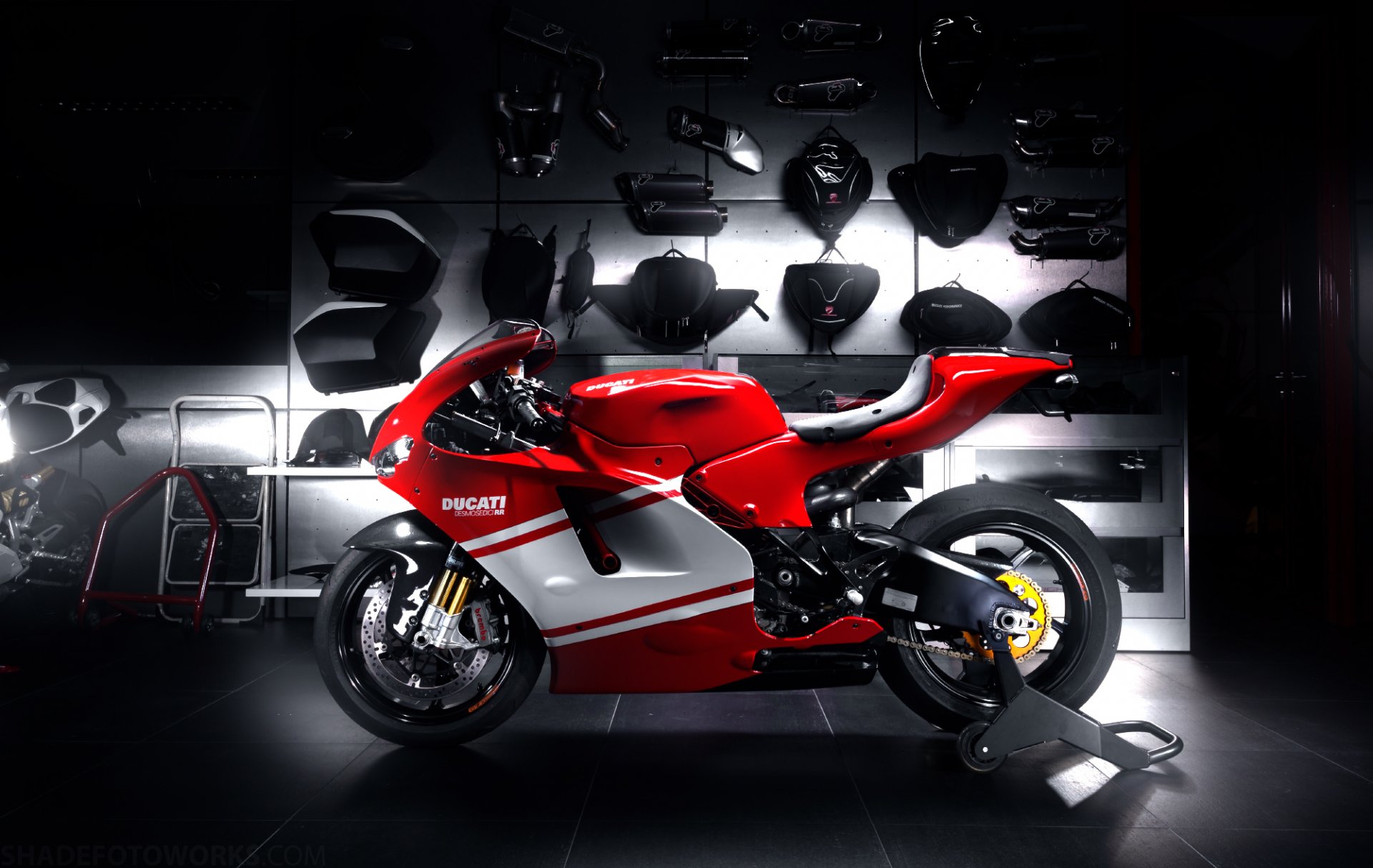 ducati desmosedici rublos rojo perfil moto deportiva sportbike