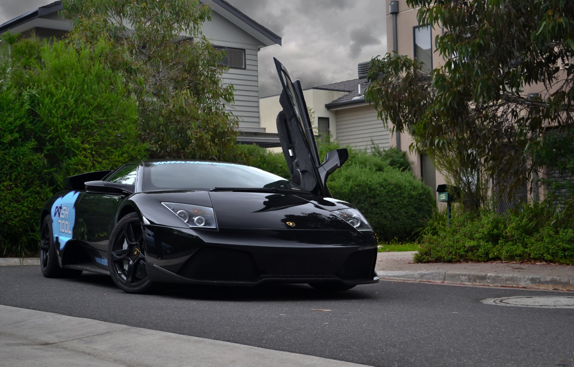 lamborghini murcielago lp560 negro lamborghini mursielago vista frontal árboles edificios
