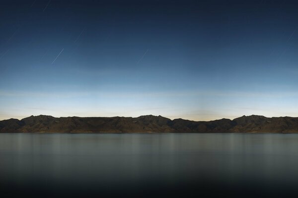 Paisaje delicado. Una foto sombría de la naturaleza