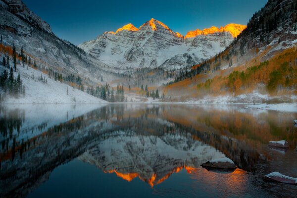 En invierno, Colorado tiene un lago particularmente hermoso