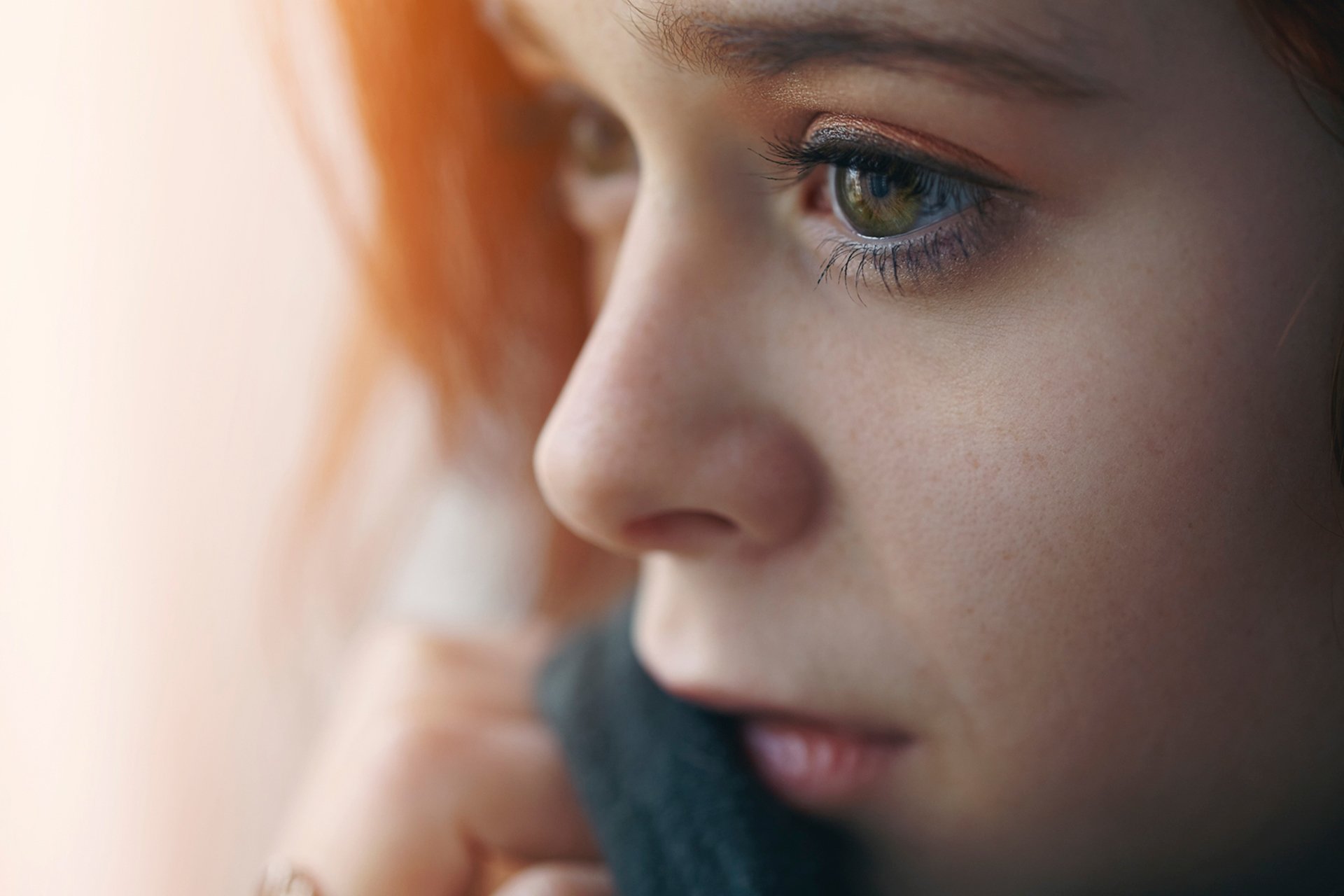 cabezas rojas perfil cara bokeh