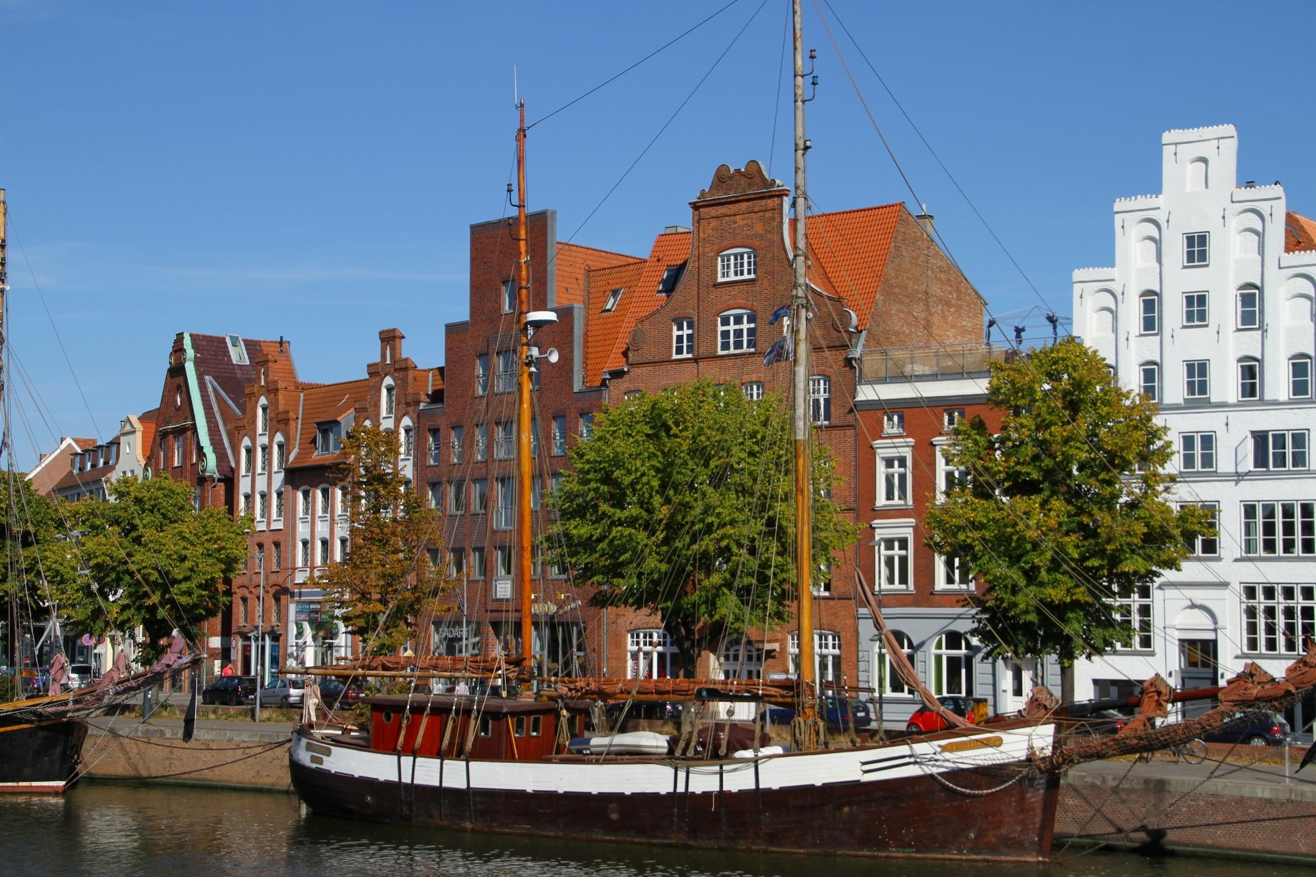 lübeck alemania lübeck velero galeas terraplén edificios