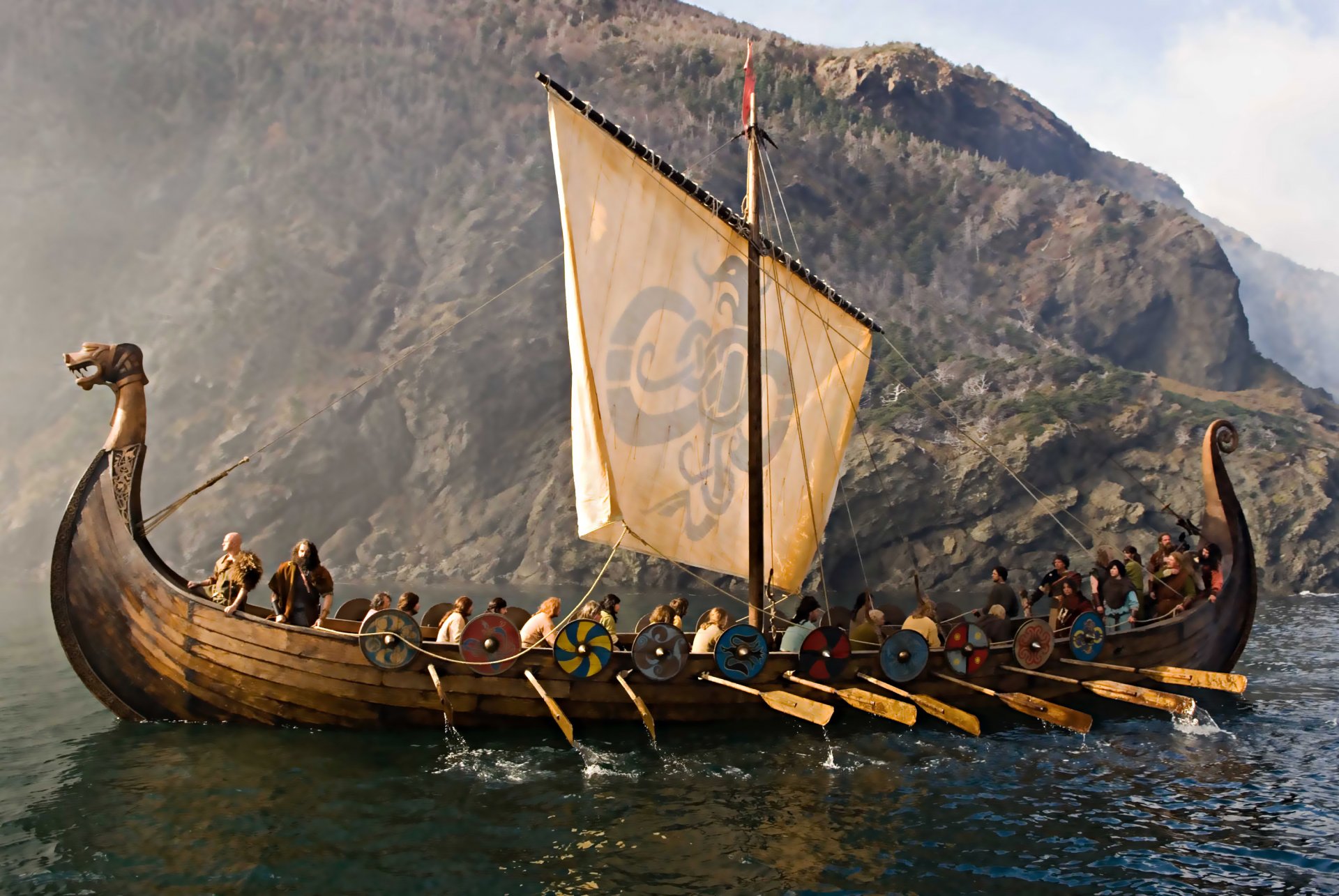 drakkar barco dragón marineros vikingos mar