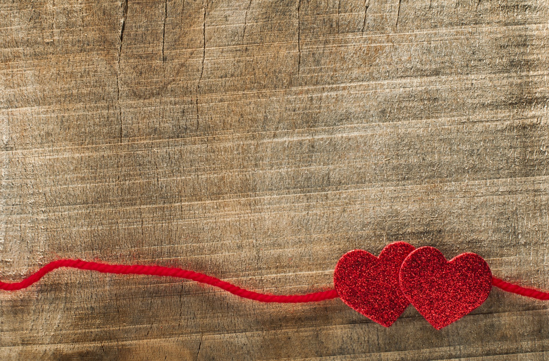 corazones corazones rojo hilo fondo madera