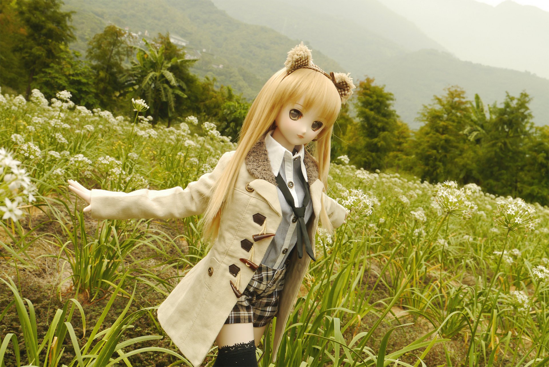 muñeca juguete campo naturaleza