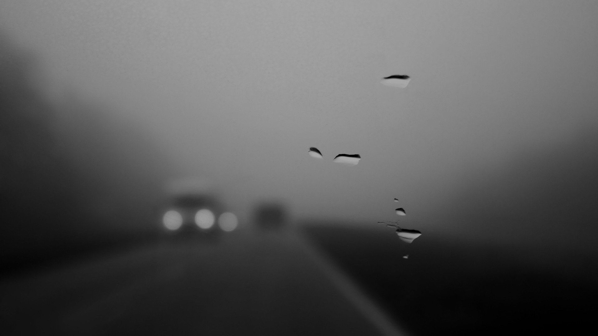 carretera coches vidrio gotas