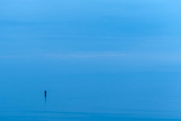 El hombre en el mar infinito