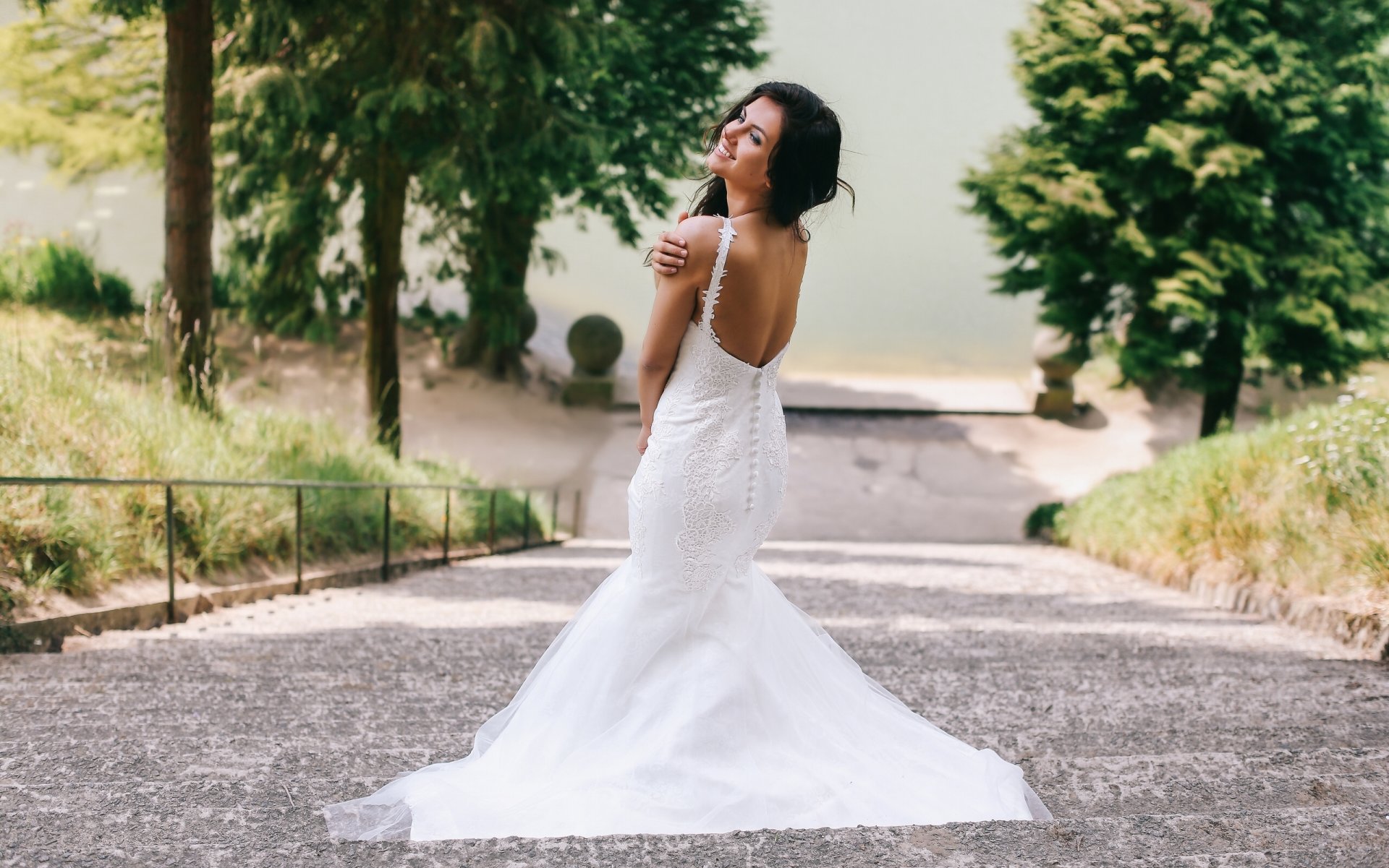 aurela skandaj vestido de novia vestido escote estado de ánimo escalera