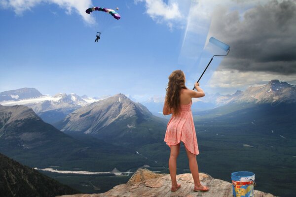 Chica pinta el cielo con colores