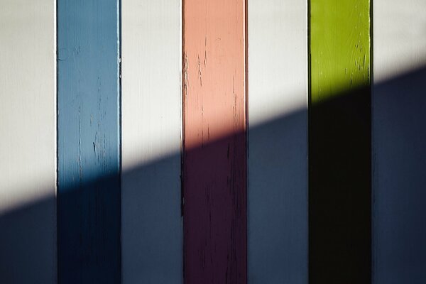 Cerca con tres colores no brillantes