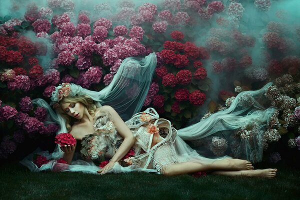 Chica con flores y velo