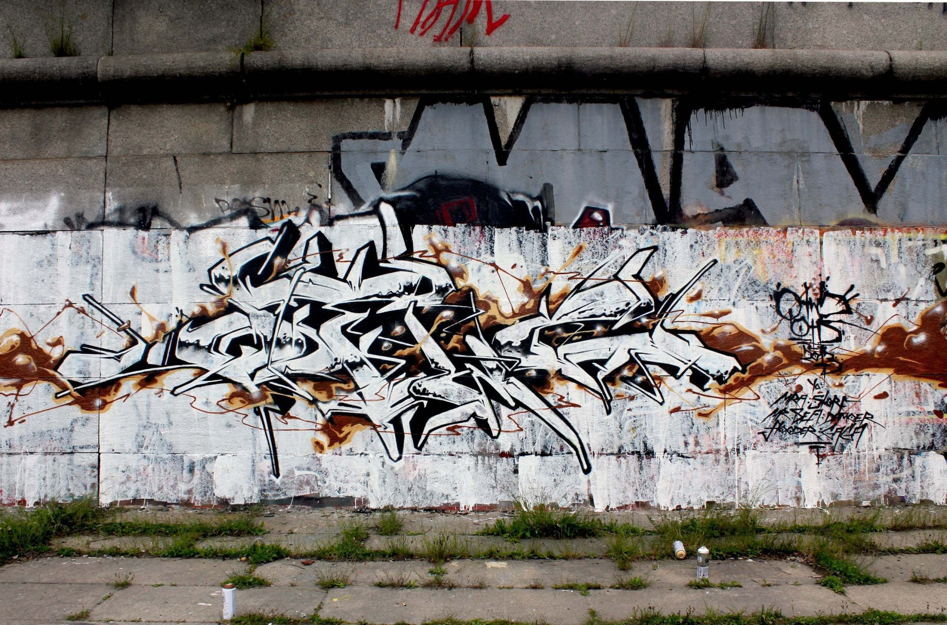 graffiti q2 odt tripulación tipo salvaje pared