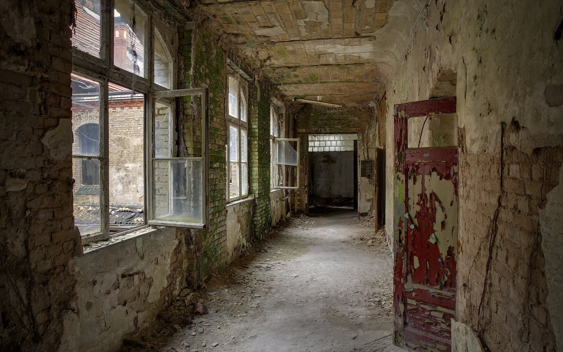 puertas ventanas ruinas interior