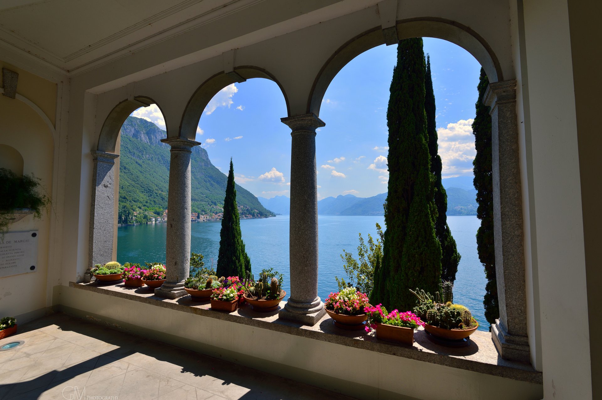varenna villa monasterio italia paisaje lago montañas flores casa villa arco