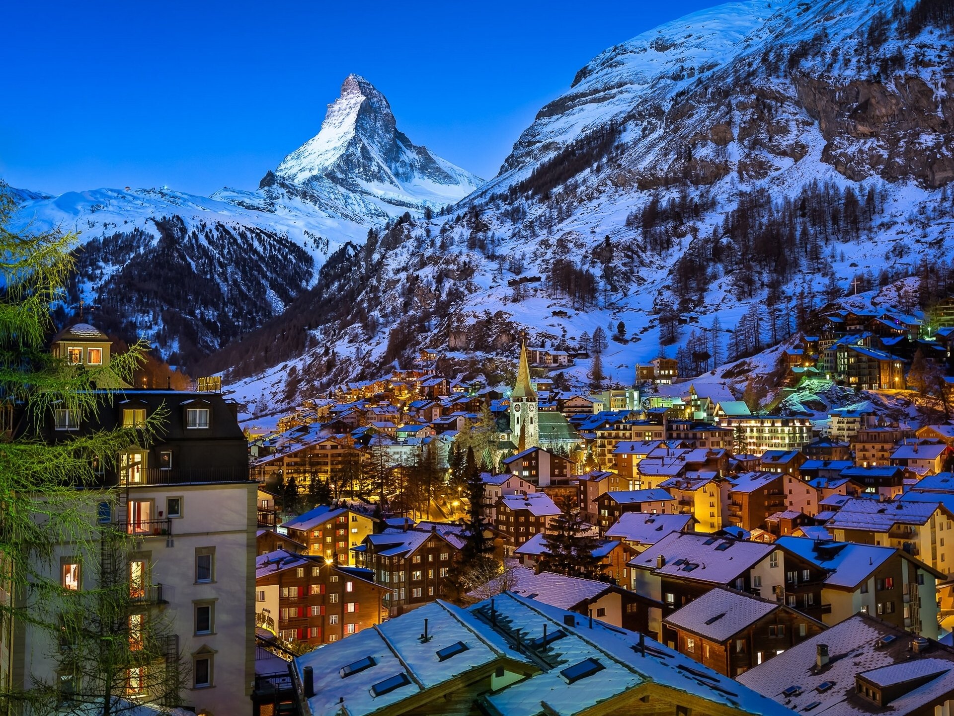 valle de zermatt suiza pico de matterhorn alpes suizos alpes peninos zermatt monte matterhorn alpes montañas cumbre montaña pueblo casas edificios panorama