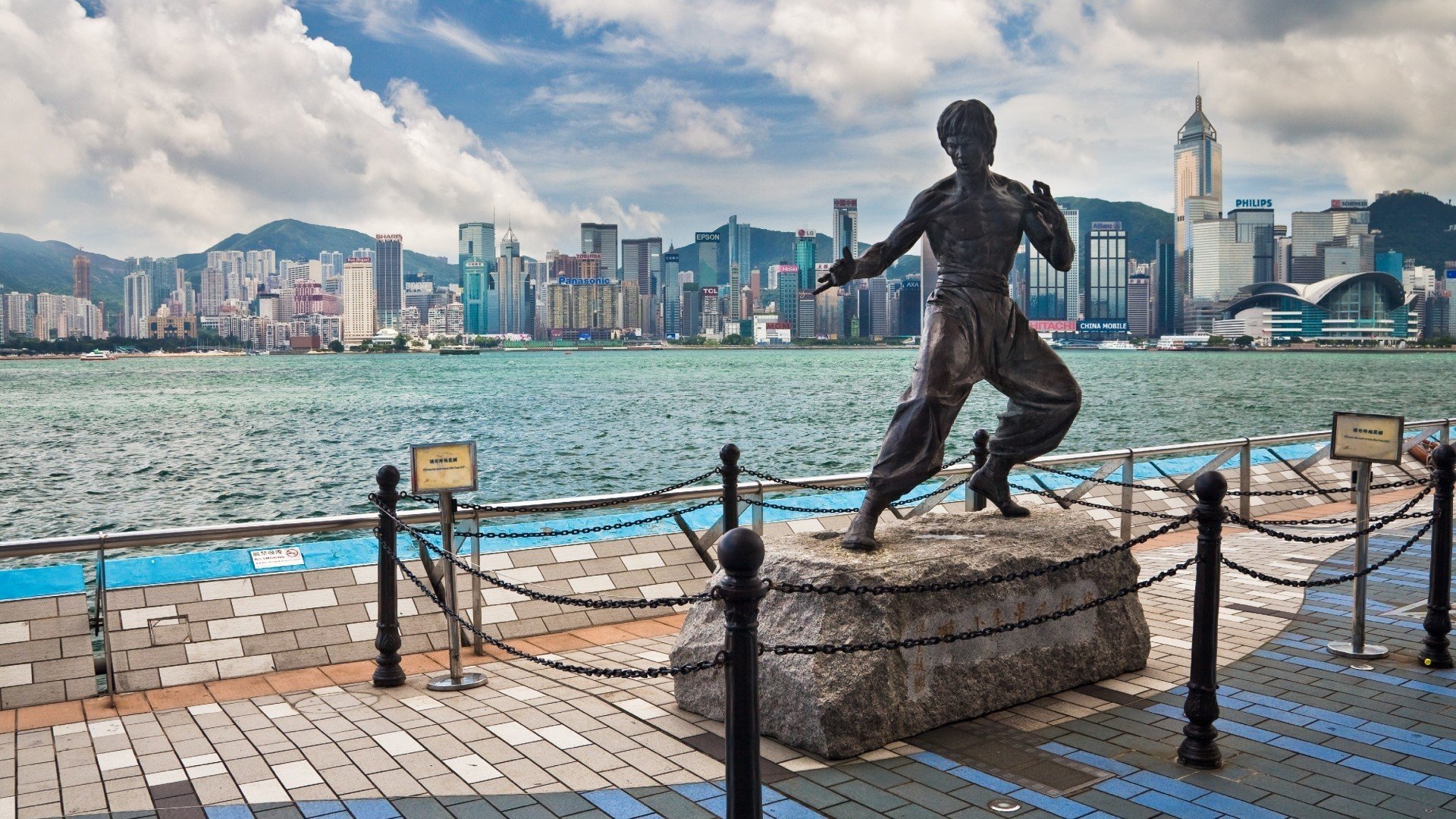 hong kong bruce lee monumento rascacielos