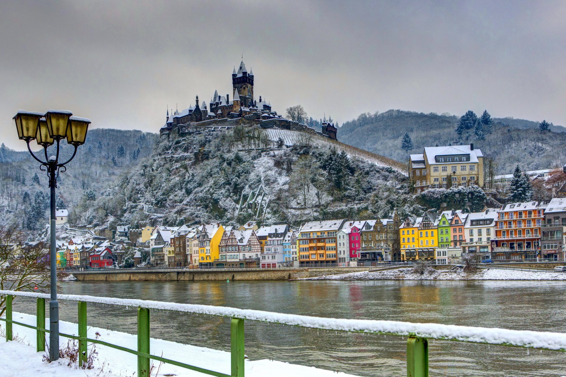 alemania castillo fortaleza invierno casas río cochem burg nieve linternas