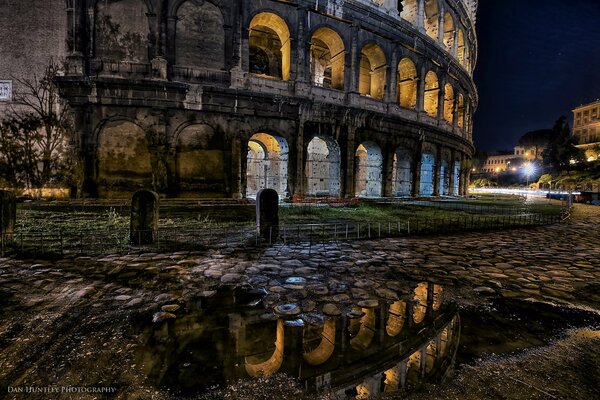 El Coliseo nocturno espera a los huéspedes