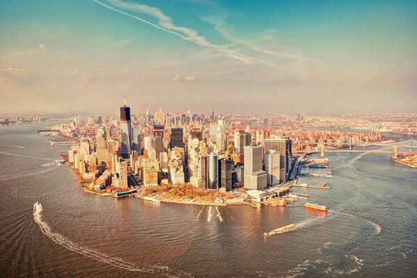 Barcos en el río alrededor de nueva York