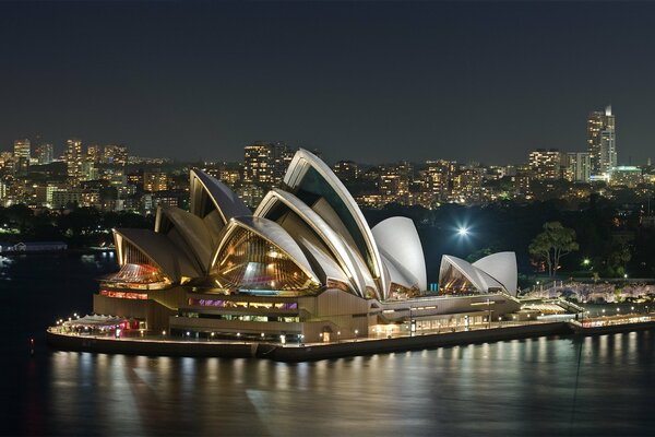 La Ópera vespertina en Australia es hermosa