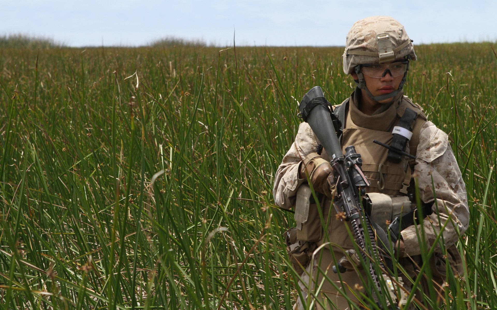 soldado ametralladora hombre