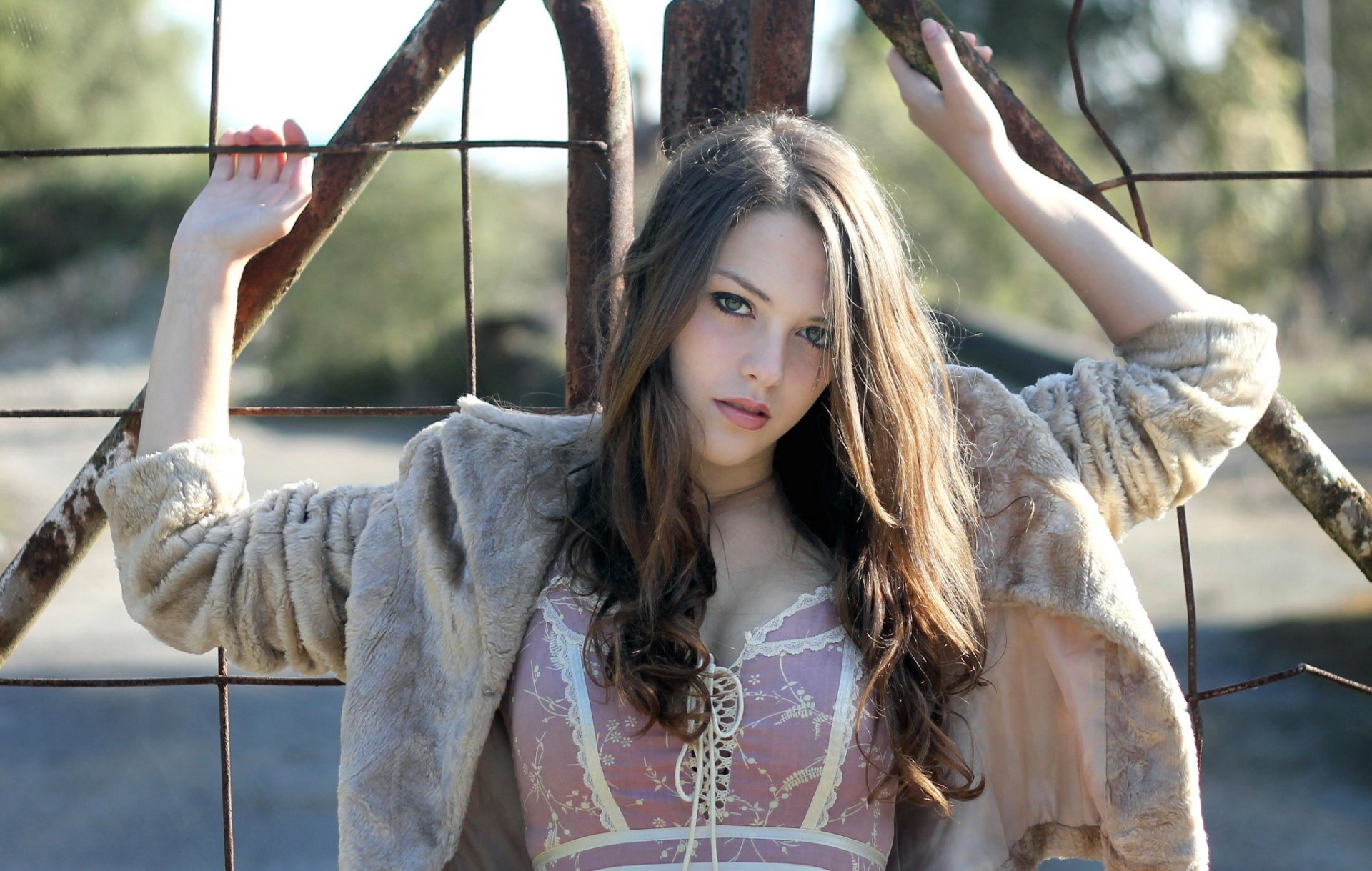 retrato mirada abrigo de piel imogen