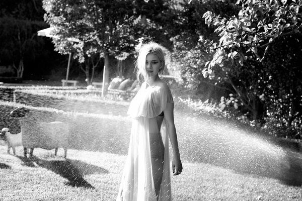 Sesión de fotos en blanco y negro en la naturaleza