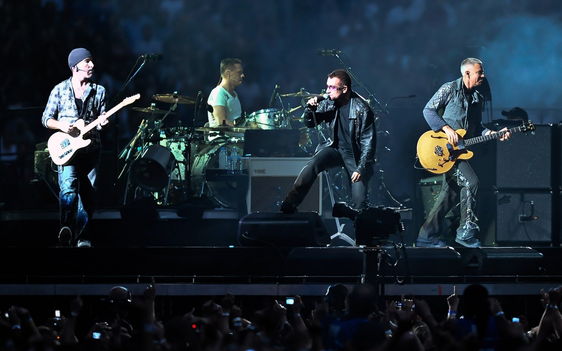 u2 in concert rock and roll turismo