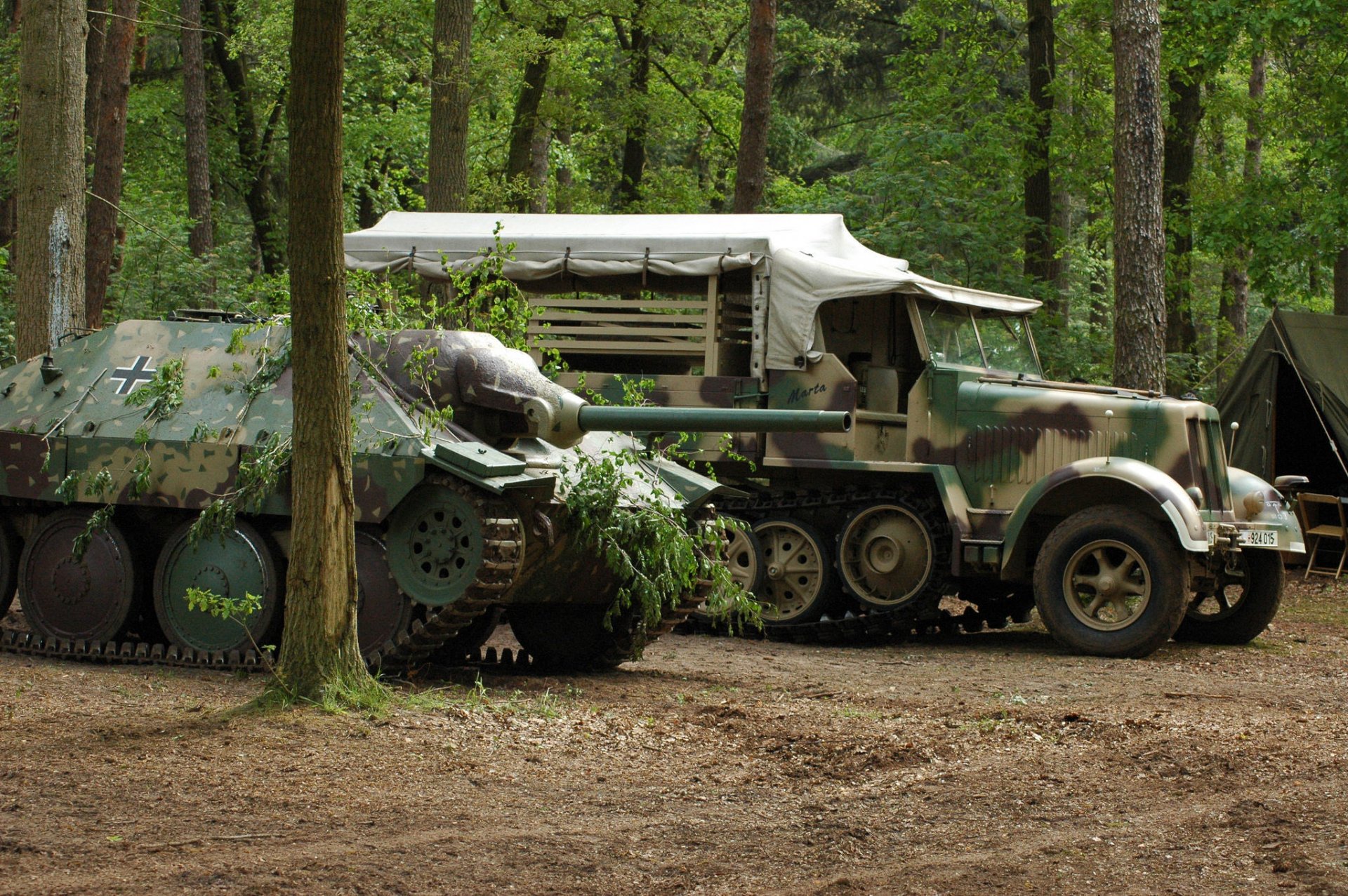 hetzer hetzer jagdpanzer 38 autopropulsado artillería orugas camión militar bosque