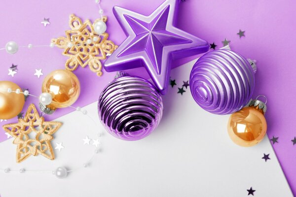 Tarjeta con bolas y adornos para Navidad y año Nuevo