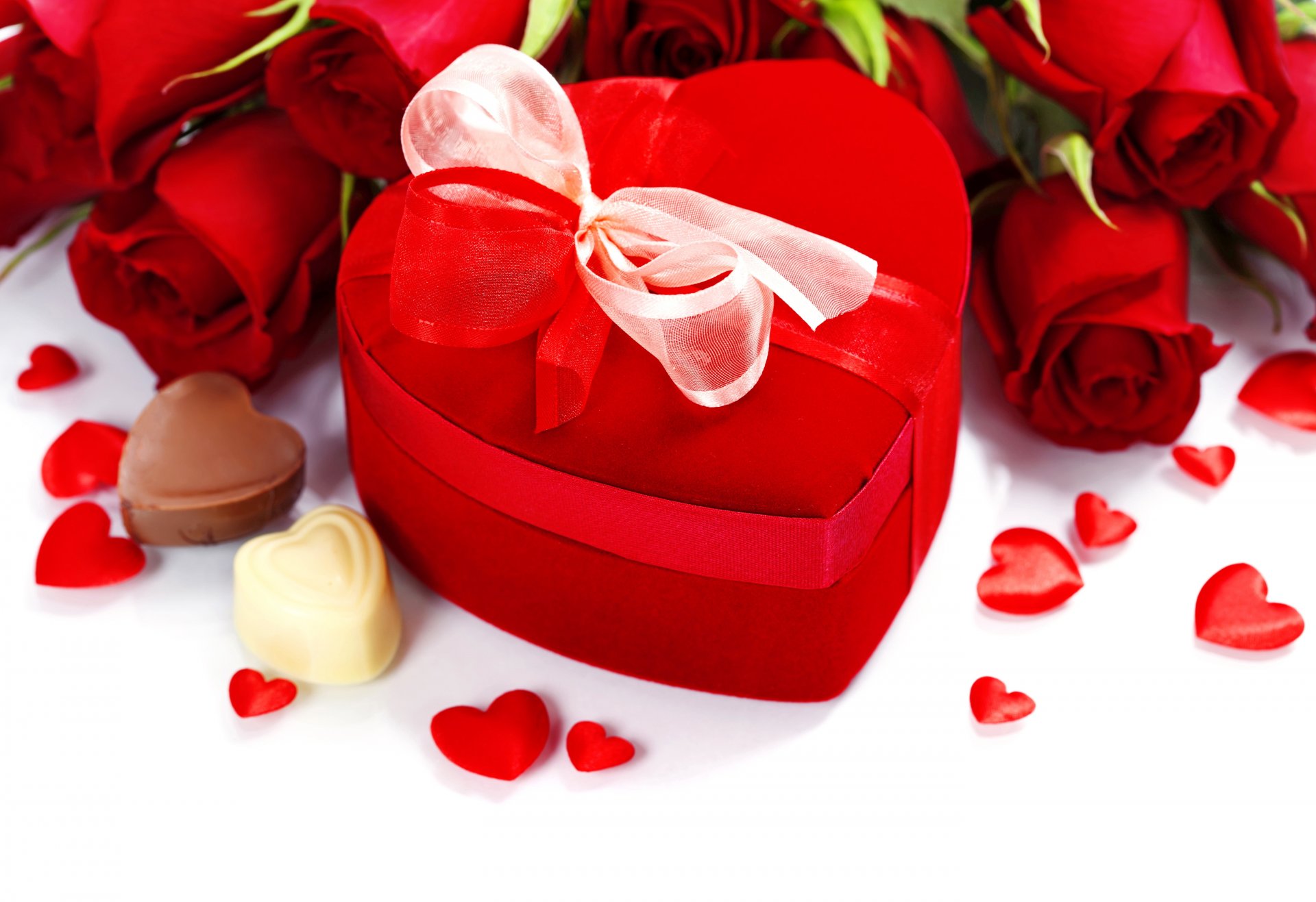 amor romántico rosas ramo corazón regalo dulces chocolate