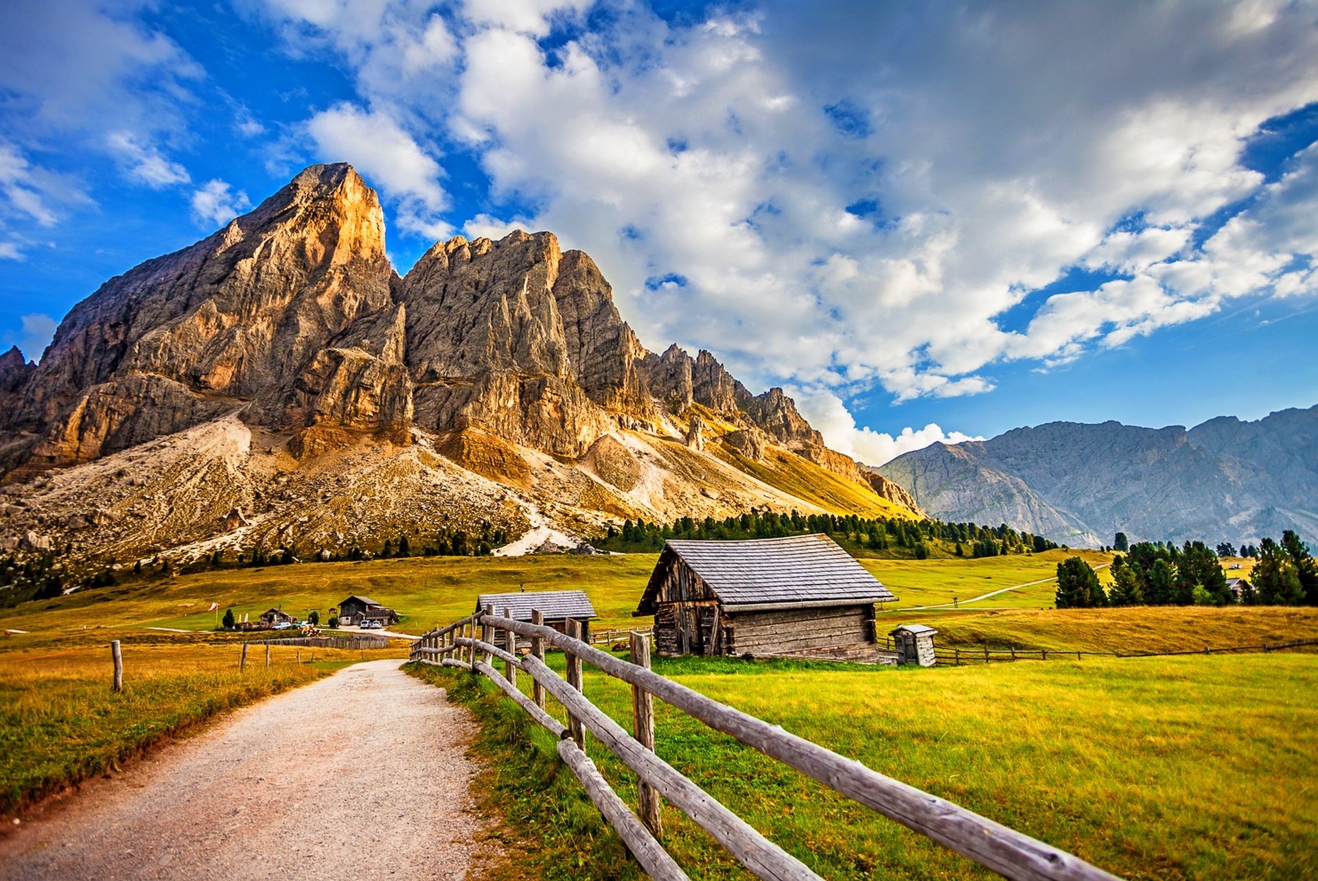 naturaleza paisaje nieve hierba árboles montañas cielo nubes casa bosque ver fresco agradable