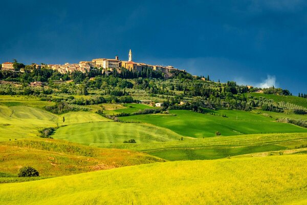 Panorama De Italia. Campos De La Toscana