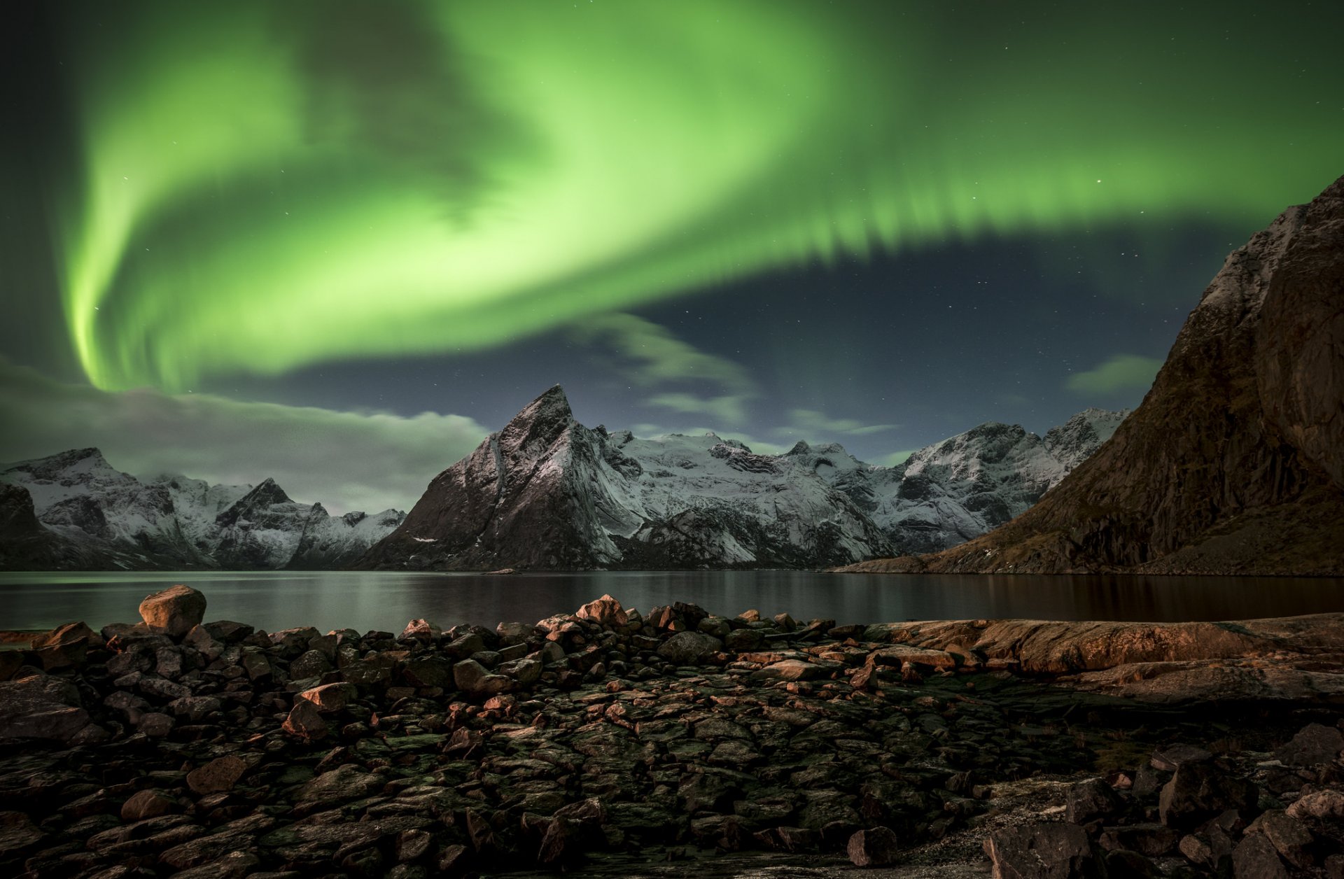 noruega islas lofoten noche aurora boreal